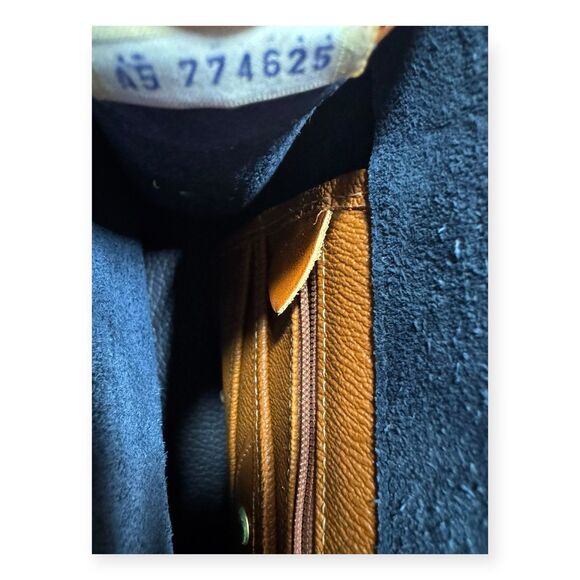 Dooney and Bourke Essex Crossbody Vintage Leather Navy Bag All Weather Leather - Picture 7 of 7